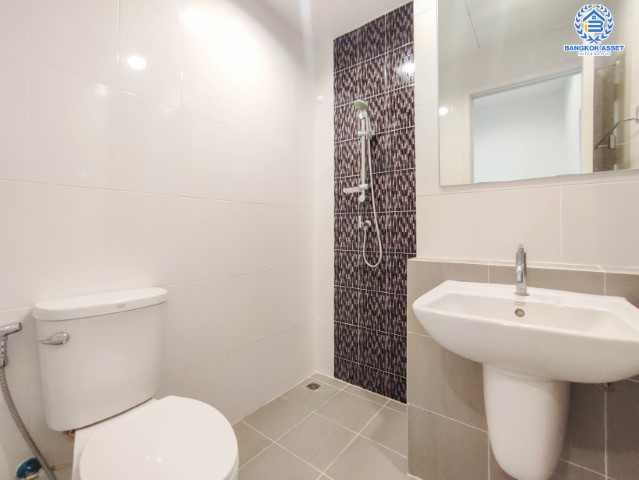 *****ทาวน์เฮ้าส์มือสองย่านนนทบุรี ม.เดอะทรัสต์ ราชพฤกษ์-รัตนาธิเบศร์ เนื้อที่กว้างขวางถึงเกือบ 28 ตร.ว. ฟังก์ชันจัดเต็ม 4 ห้องนอน 3 ห้องน้ำ 2 ที่จอดรถ ติดถนนราชพฤกษ์ บนทำเลศักยภาพ ใกล้รถไฟฟ้าสายสีม่วง "สถานีบางพลู" และทางด่วน "ศรีรัช" จองเลย!